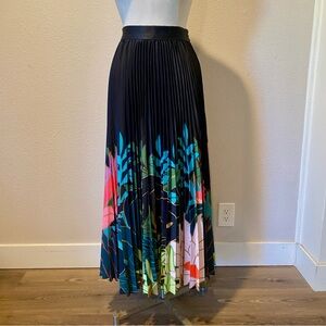 Benaar Los Angeles Pleated Panther Maxi Skirt Black‎ and Floral Print